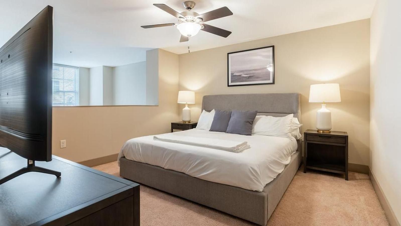 Apartment Landing Modern With Amazing Amenities
