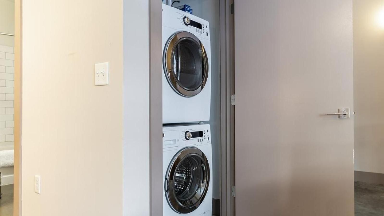 Apartment Landing Modern With Amazing Amenities New Orleans