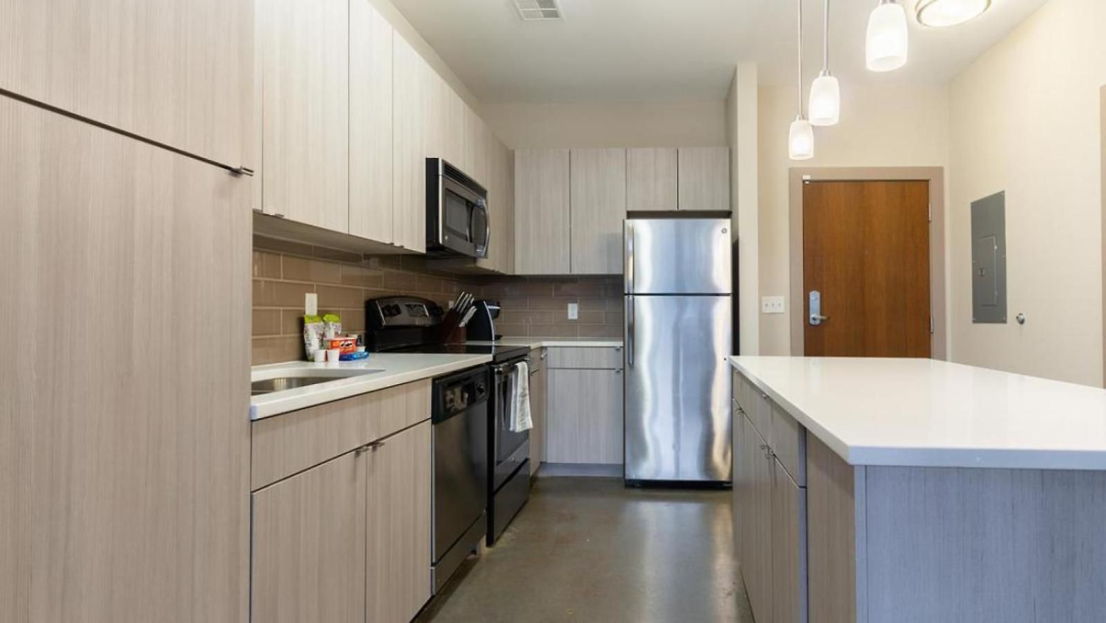 Apartment Landing Modern With Amazing Amenities New Orleans