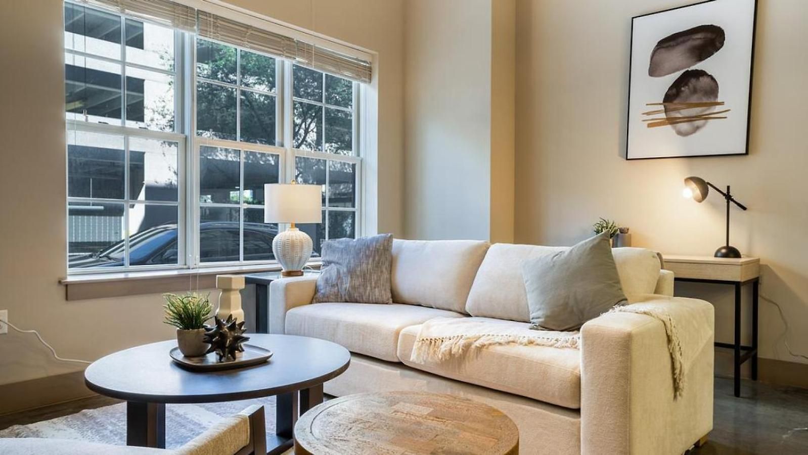 Landing Modern With Amazing Amenities * New Orleans