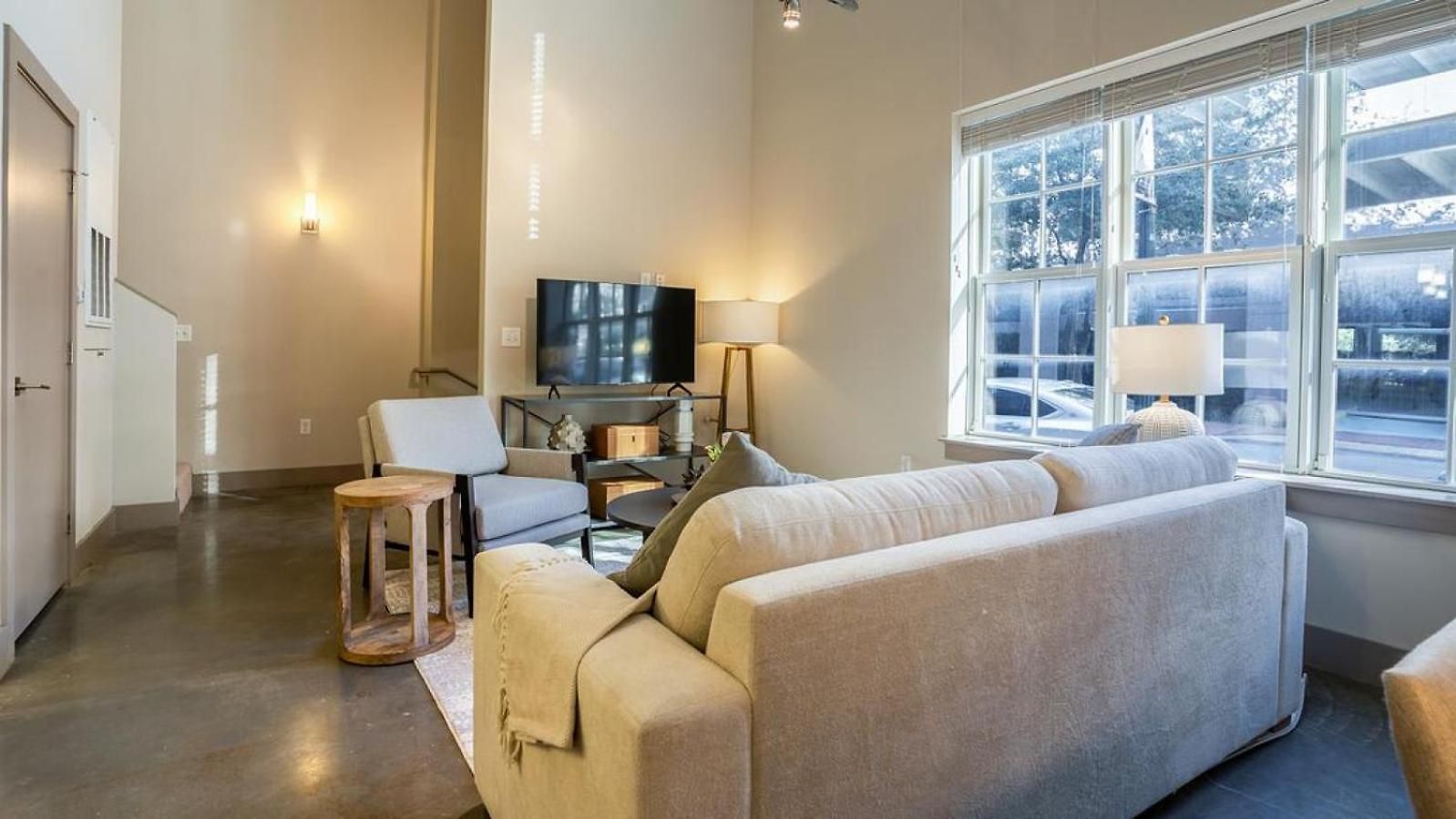 Landing Modern With Amazing Amenities