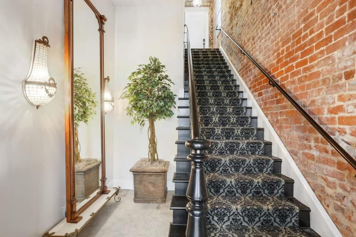 The Burgundy House #1 Steps To The French Quarter Holiday home *