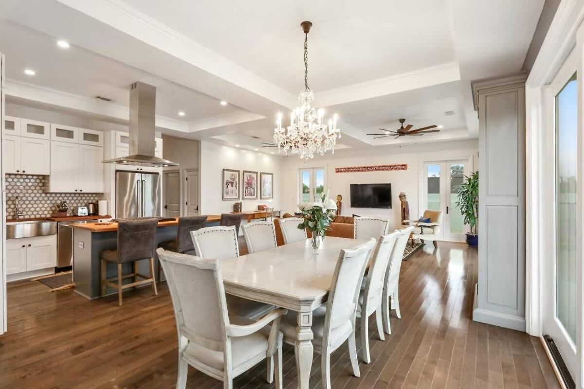 Holiday home The Burgundy Penthouse Steps To The French Quarter *