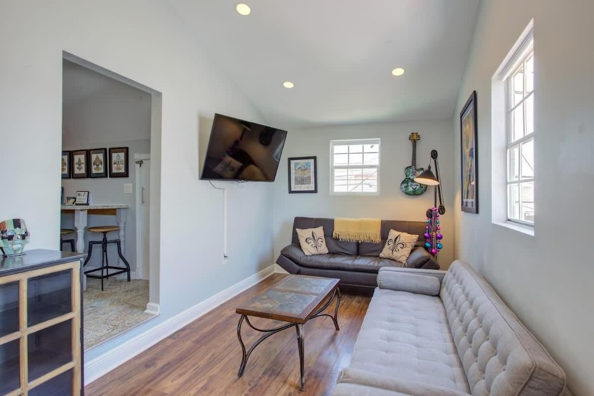 Charming Conti Nest With Large Courtyard *