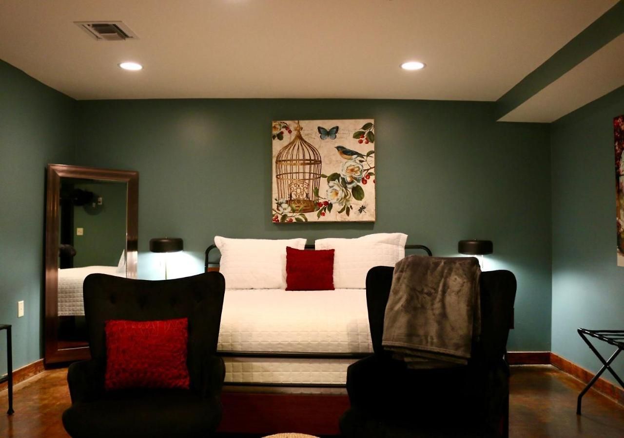 Canal Street 3*