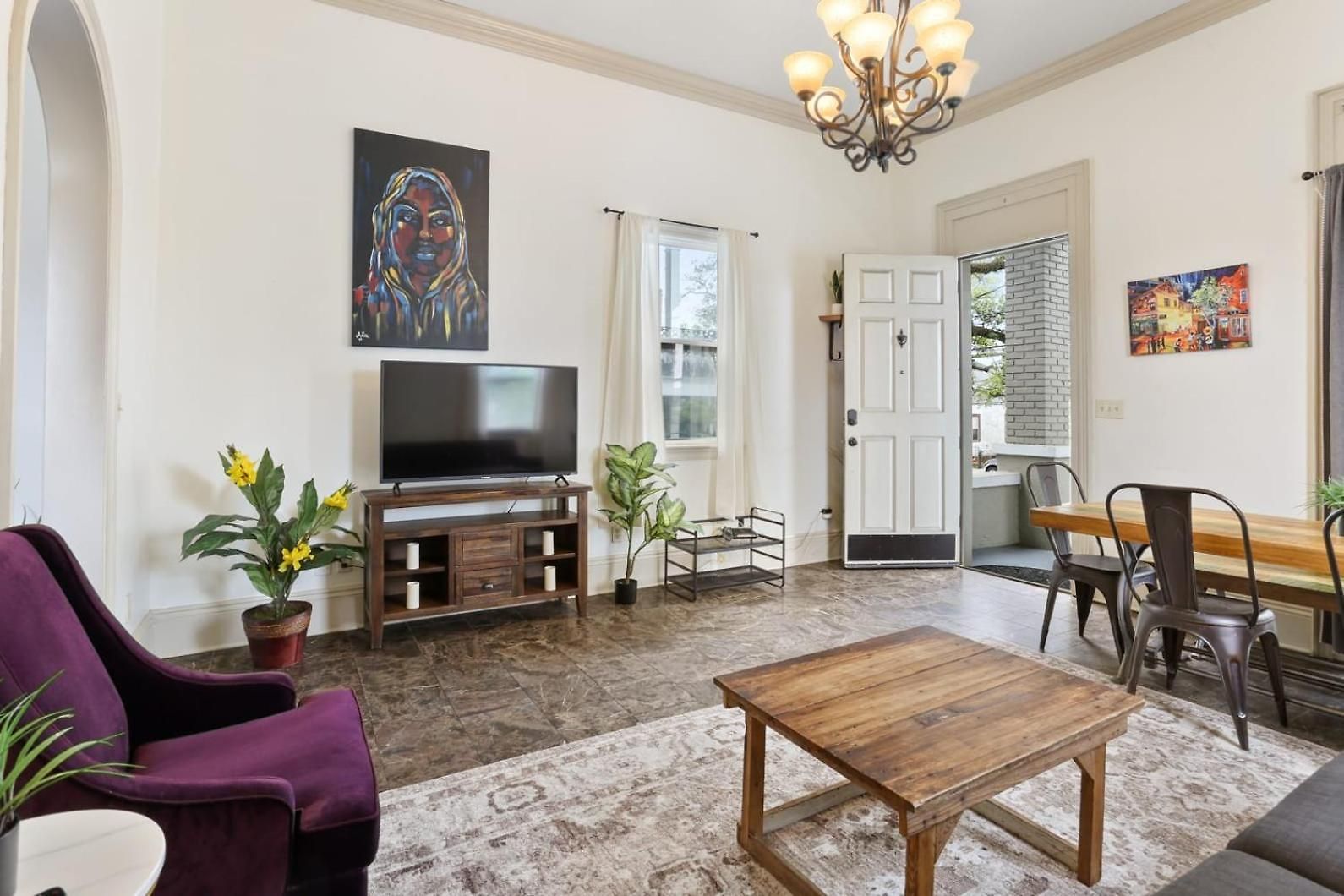 3bd Steps To Saint Charles Gated Parking