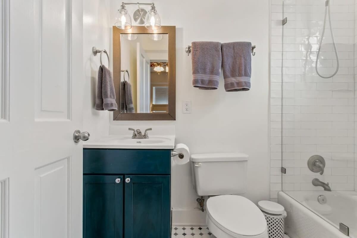 Stunning 2bd Luxury Perfect Nola Location *