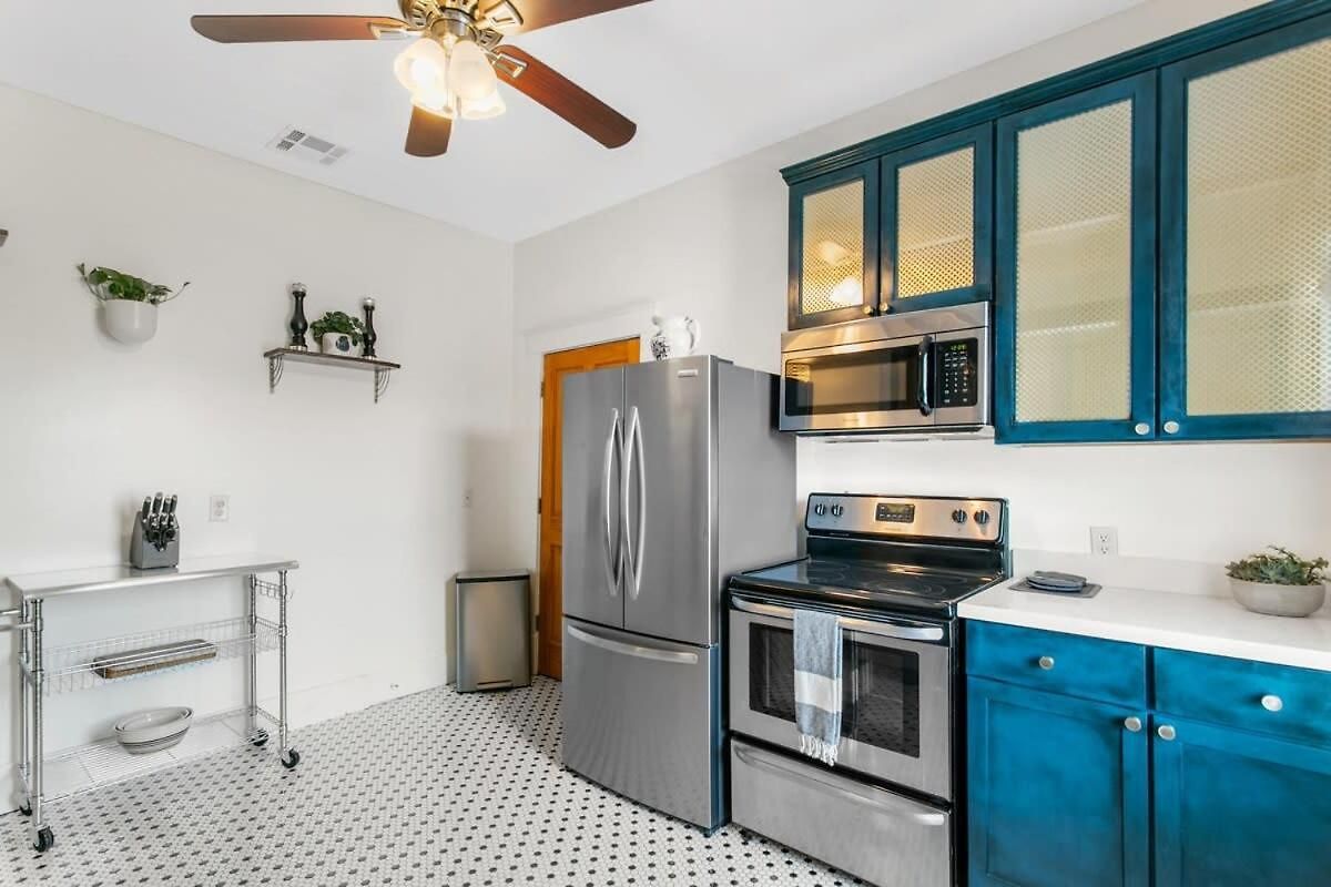 Stunning 2bd Luxury Perfect Nola Location