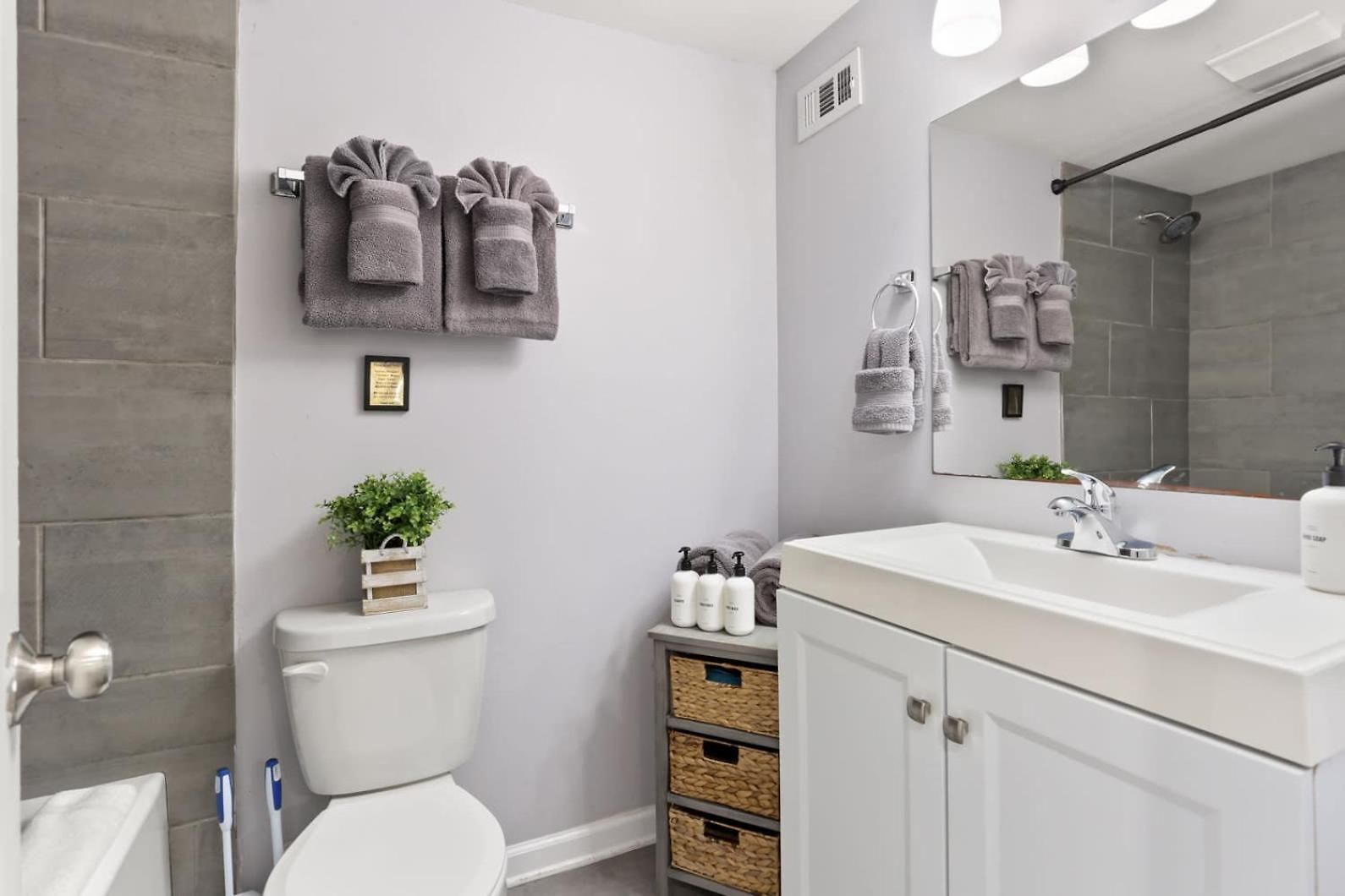 Skip To Saint Charles Local Art-filled Hideaway * New Orleans