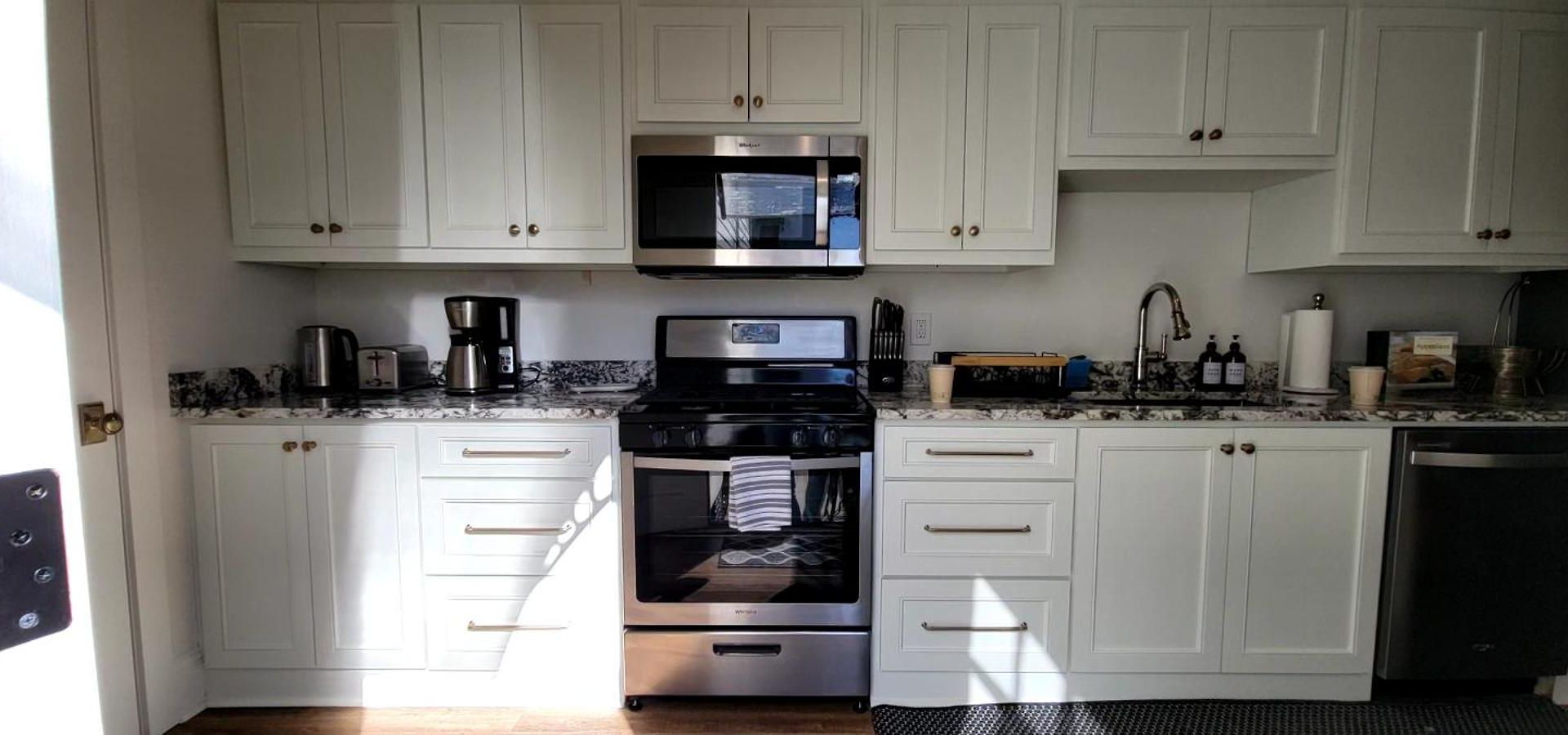 Entire Spacious Vacation - 1 Mile To Attractions