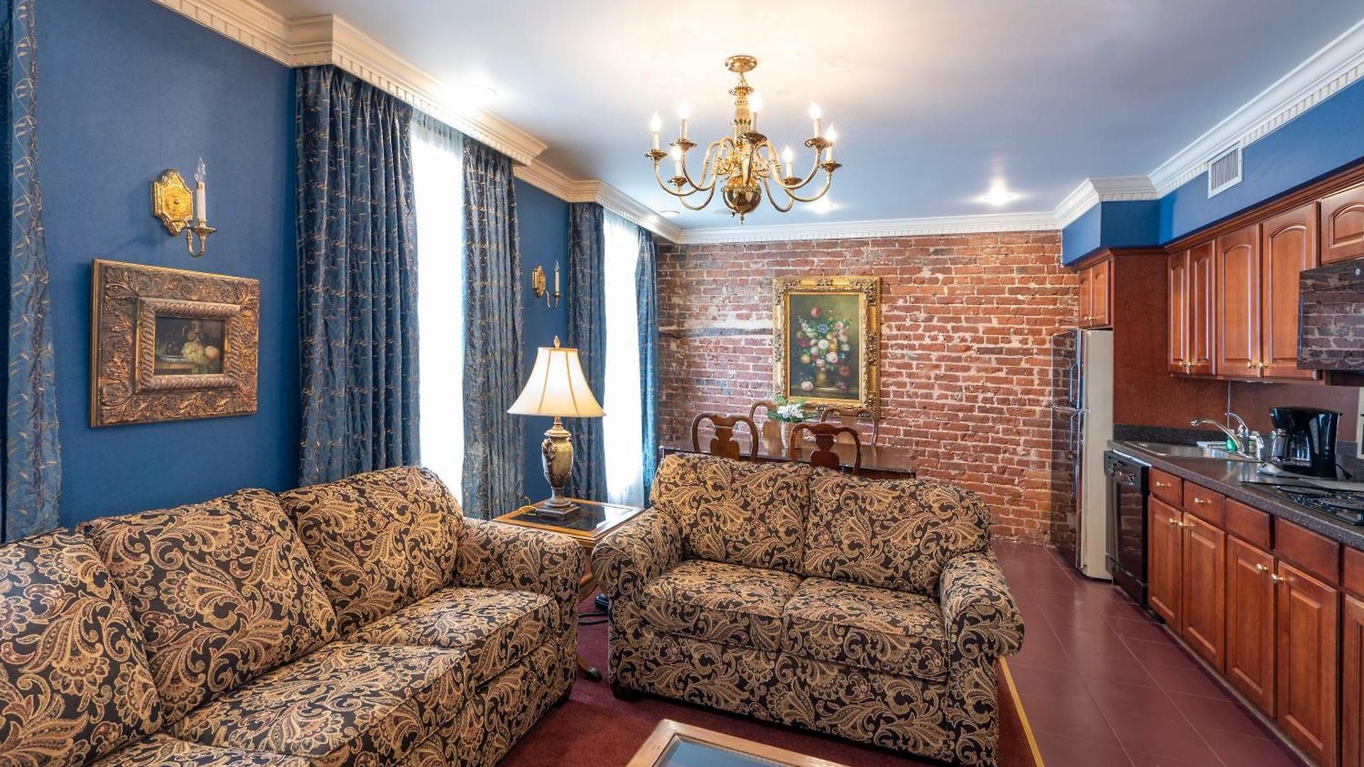 Quarter House Hotel