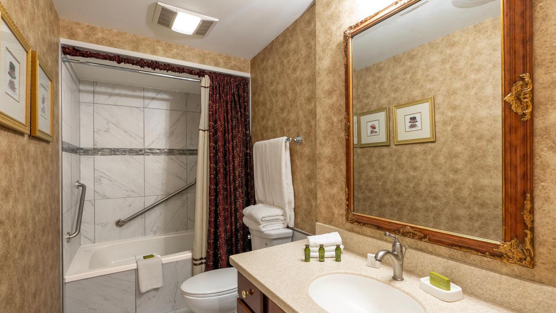 Hotel Quarter House 3*