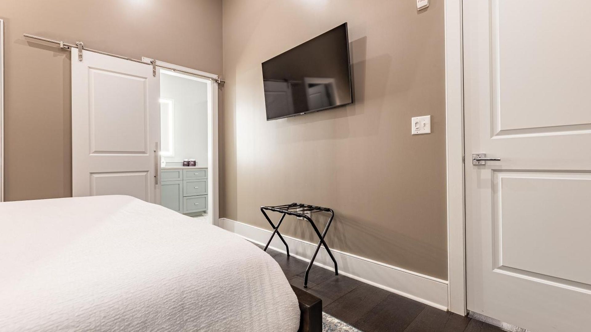 The Livingston Apartment