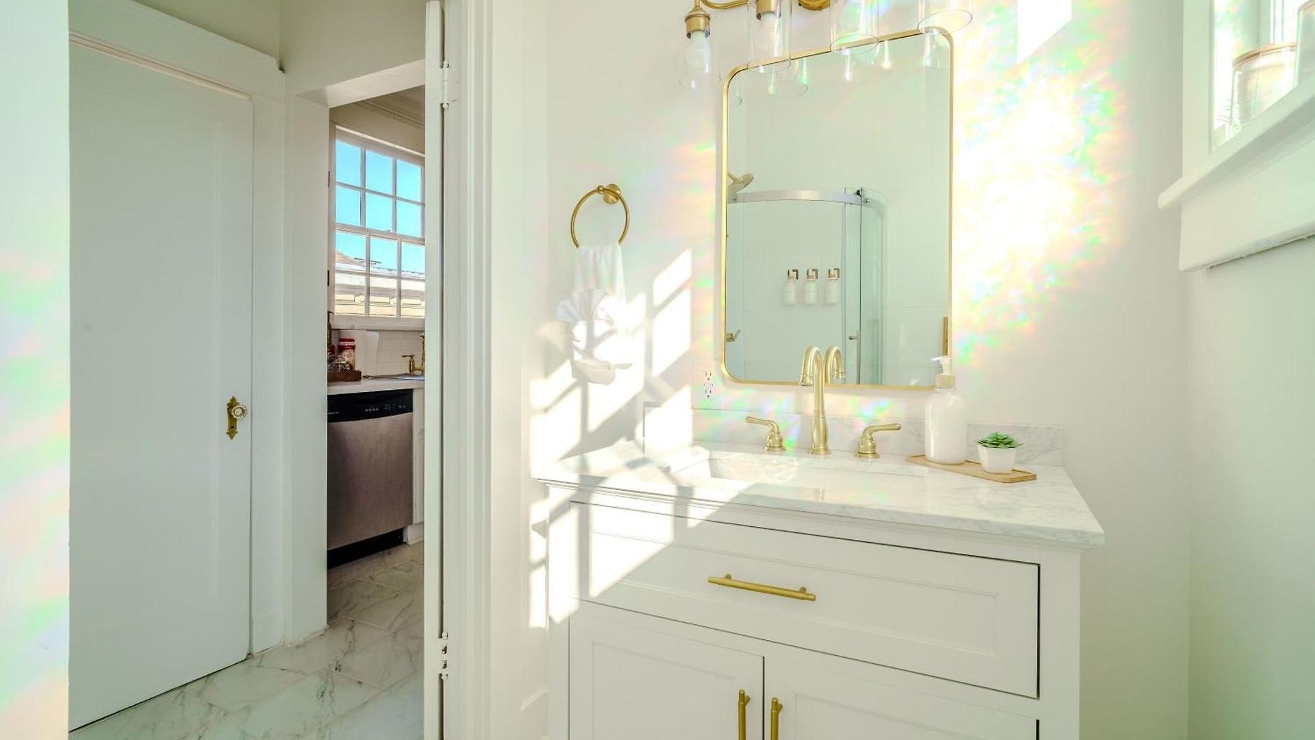 Serene 4 Bedroom Near French Quarter With Wi-fi And Parking Holiday home