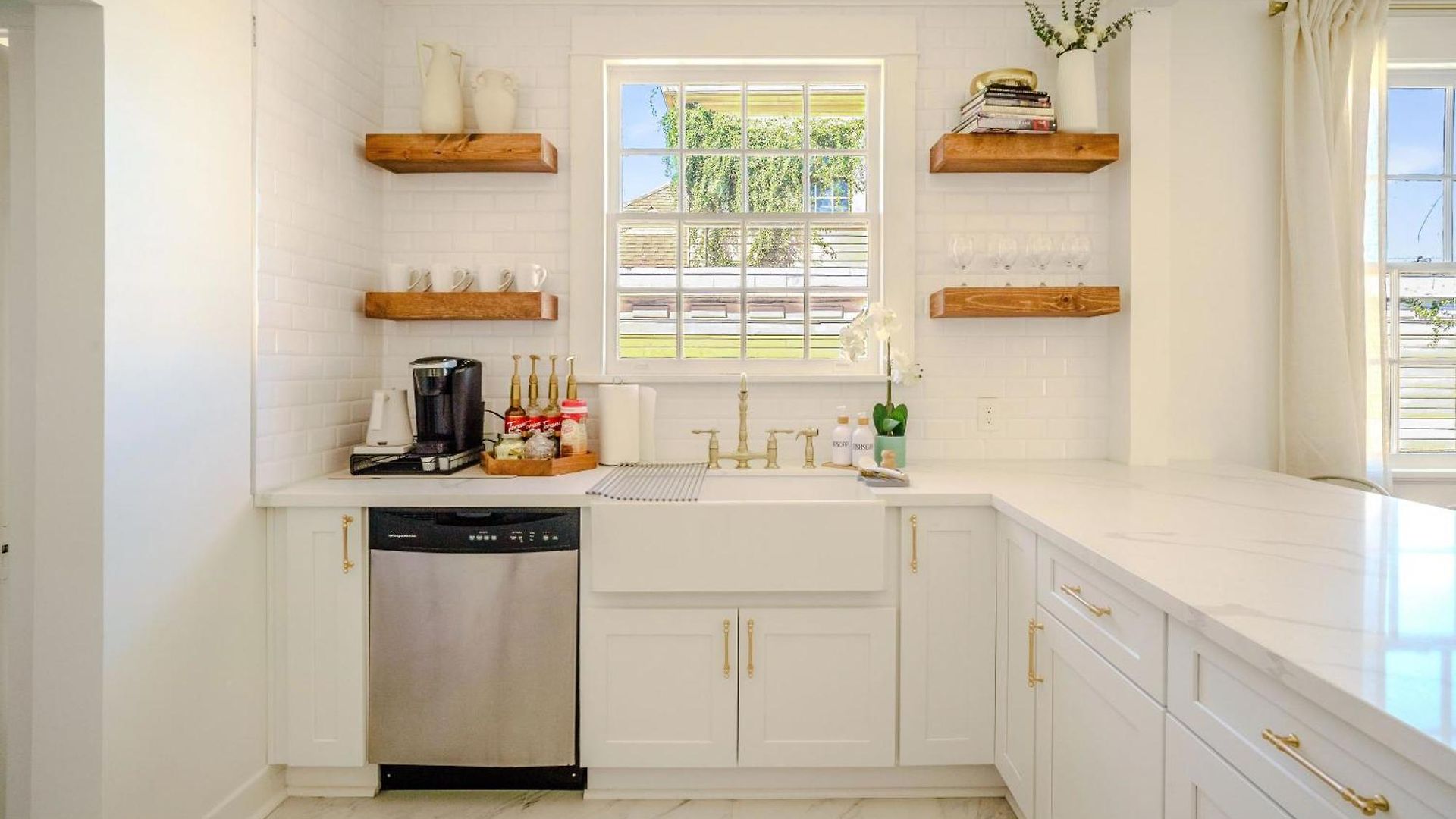 Holiday home Serene 4 Bedroom Near French Quarter With Wi-fi And Parking