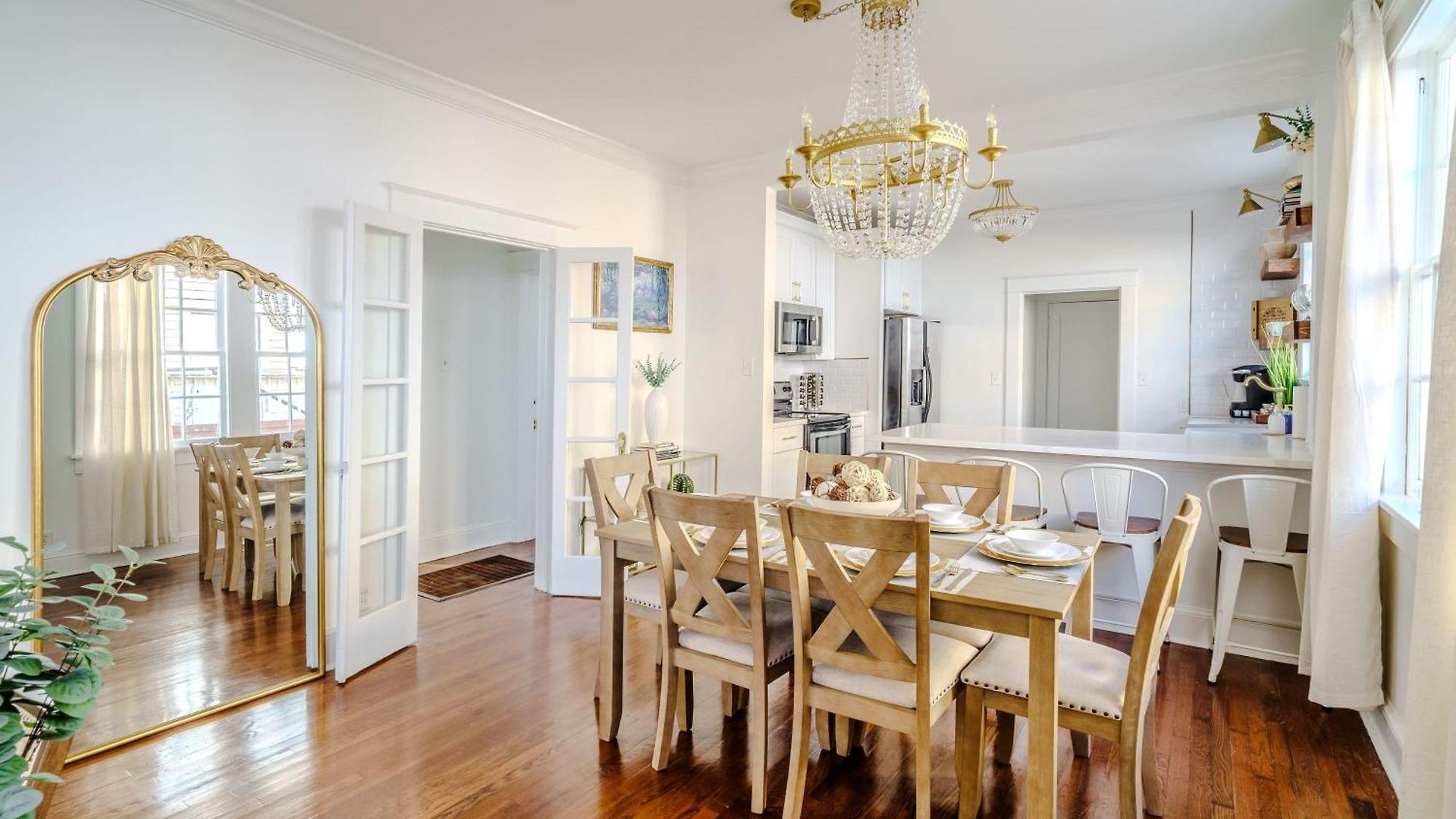 Serene 4 Bedroom Near French Quarter With Wi-fi And Parking