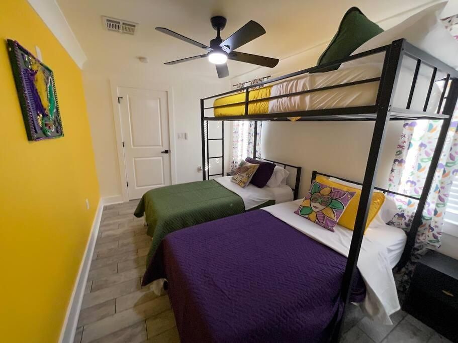 Mardigras Modern 4bedrm Wi-fi Free Parking Holiday home