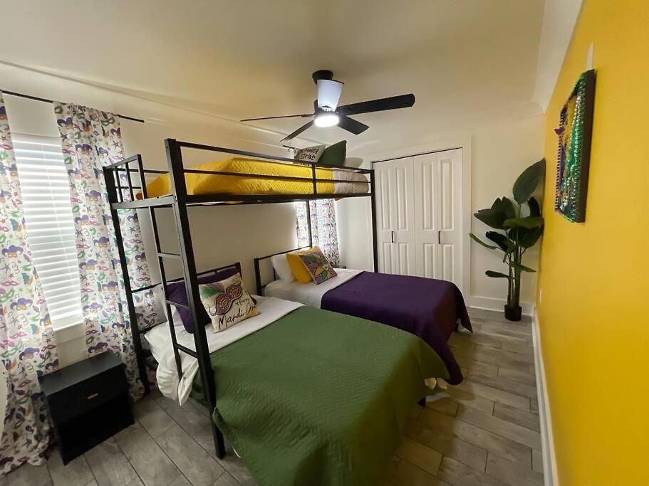 Mardigras Modern 4bedrm Wi-fi Free Parking Holiday home