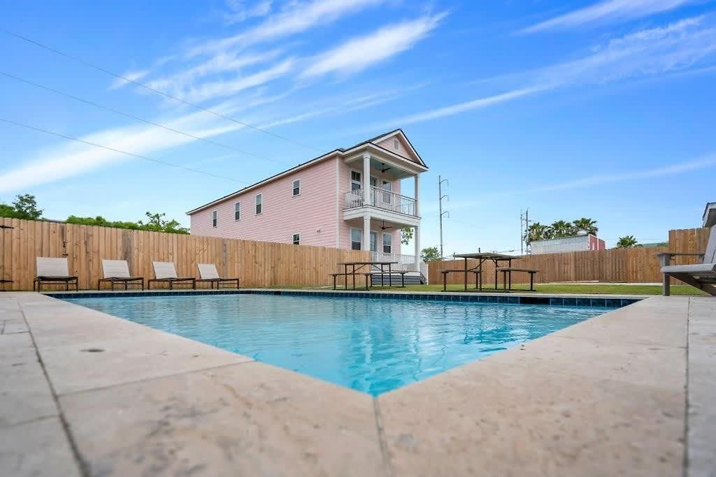 Luxury 4bd With Pool And Off Street Parking New Orleans