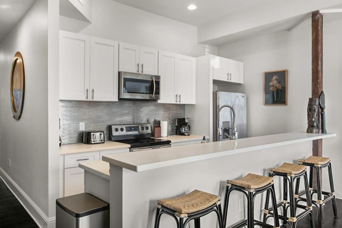Apartment Stylish 2-bedroom In Garden District *
