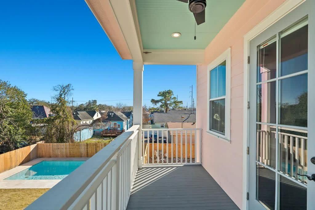 Elegant 4bd With Pool And Off Street Parking