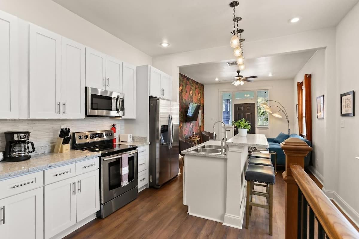 Holiday home Garden District 3bd 2ba Parking Stylish & Unique *