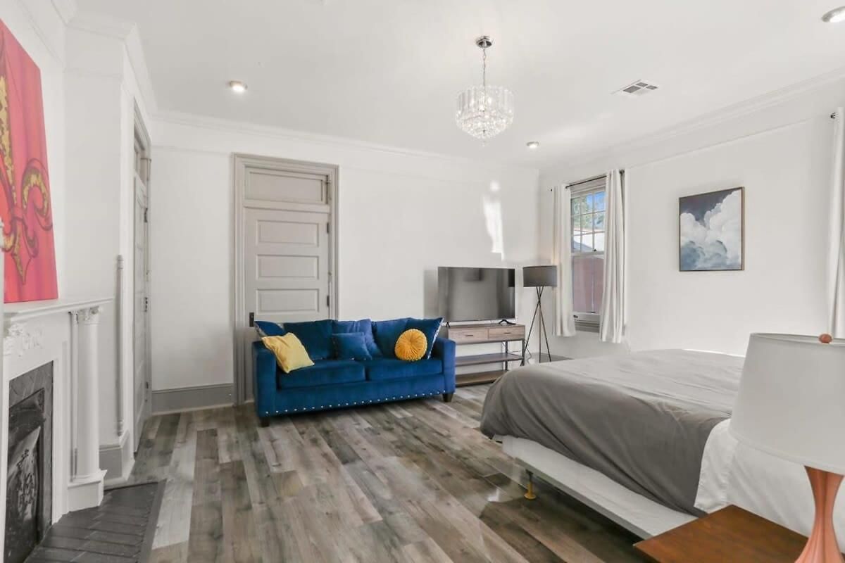 Spacious Mid 1bd On The Canal Streetcar Line