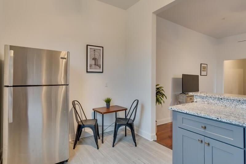 Urban 3 Bedroom Local Art Filled Frenchman Oasis *