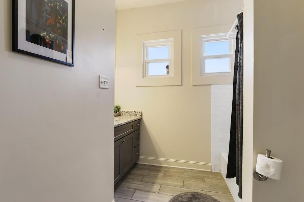 Urban 3 Bedroom Local Art Filled Frenchman Oasis New Orleans