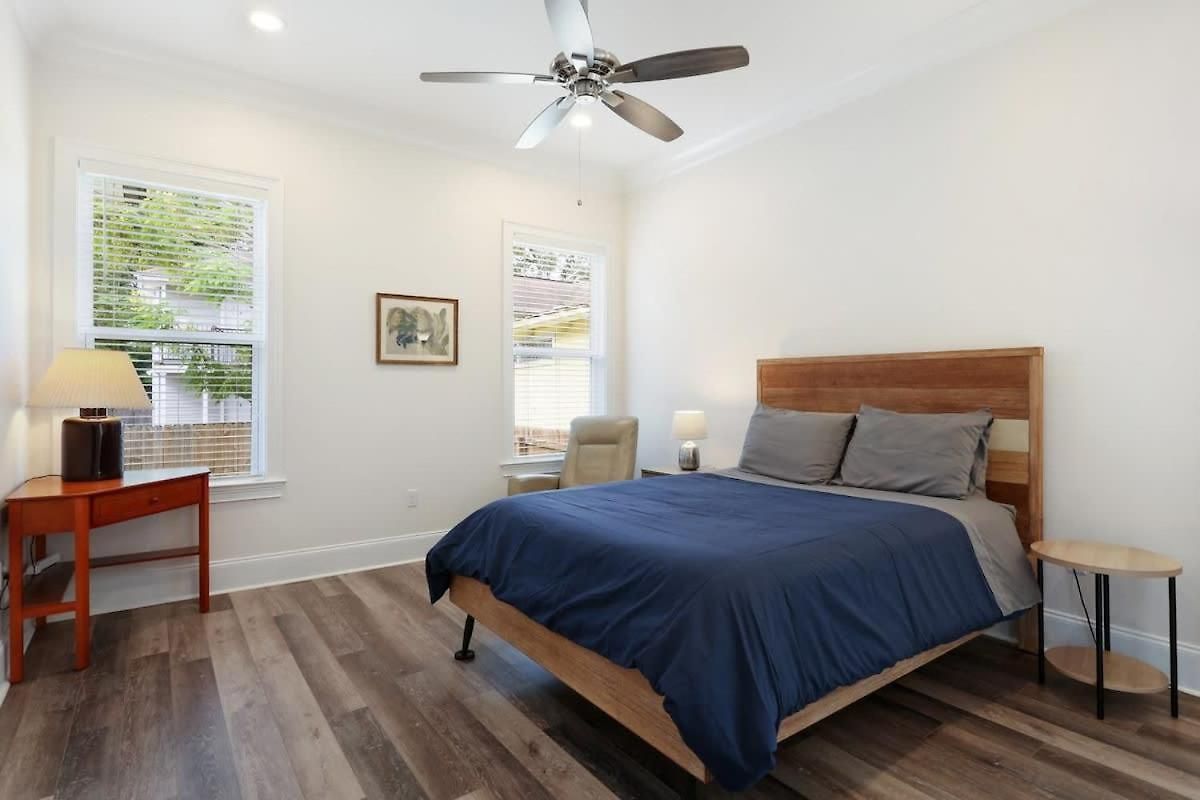 Stunning Luxury 2 Blocks From Streetcar Holiday home