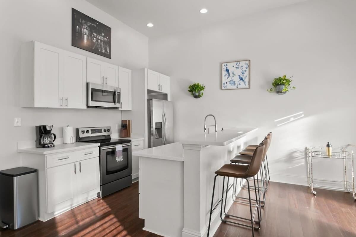Apartment Modern Pristine Stunning 2bd Garden District