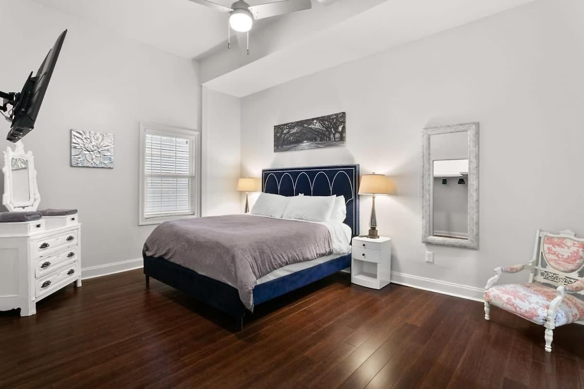 Modern Pristine Stunning 2bd Garden District Apartment *
