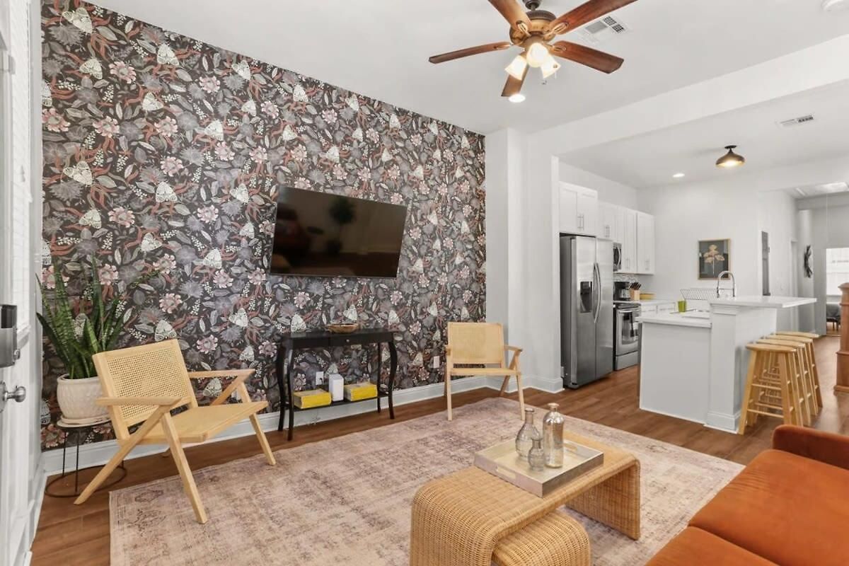 Fabulous Classy And Comfy 3bd 2ba And Parking *