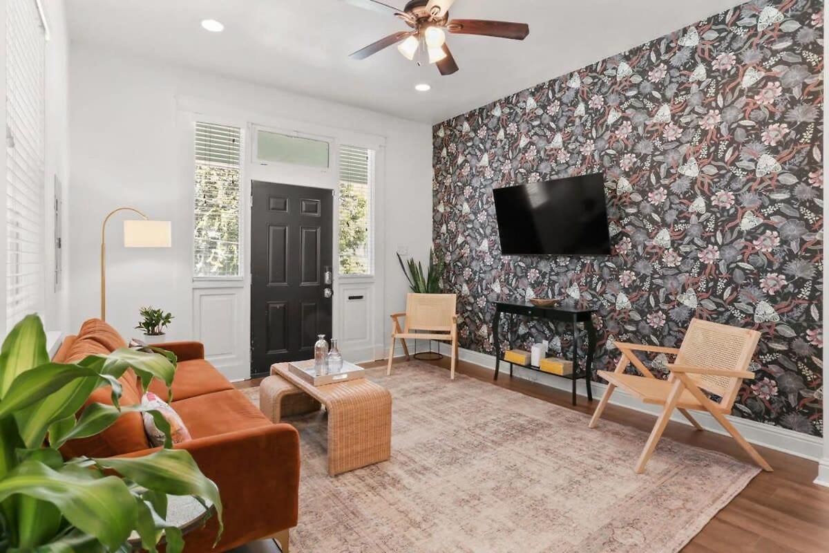 Fabulous Classy And Comfy 3bd 2ba And Parking Apartment *