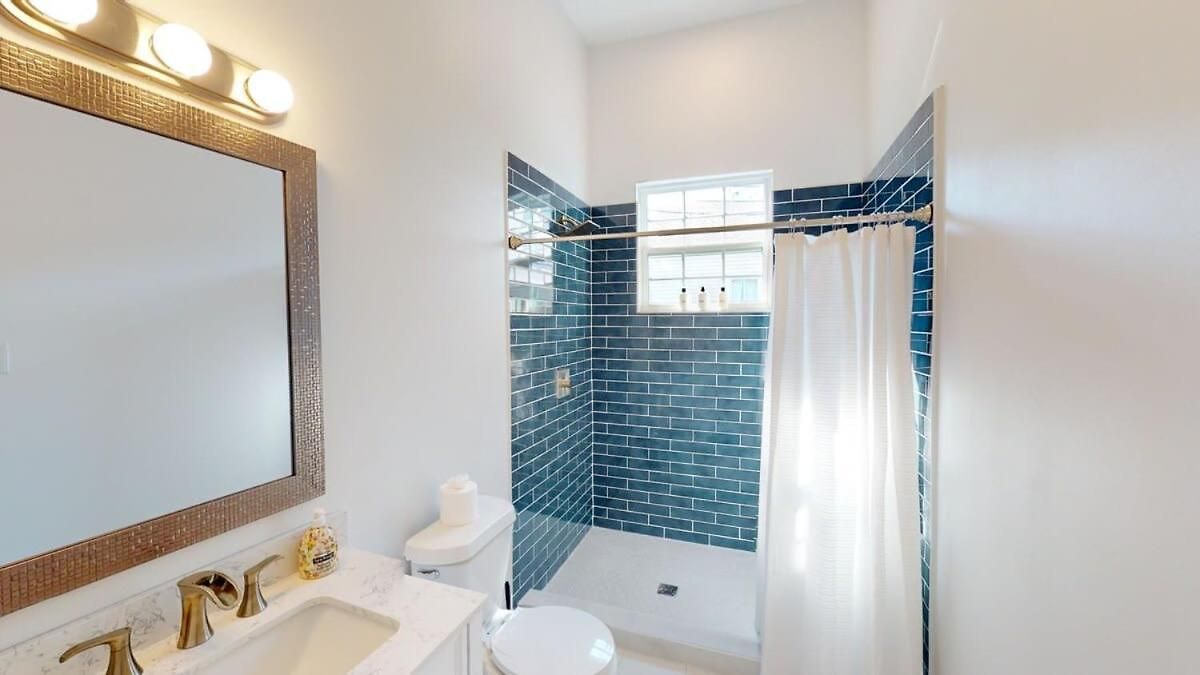 Sunny 5bed W Parking And Direct Streetcar Access