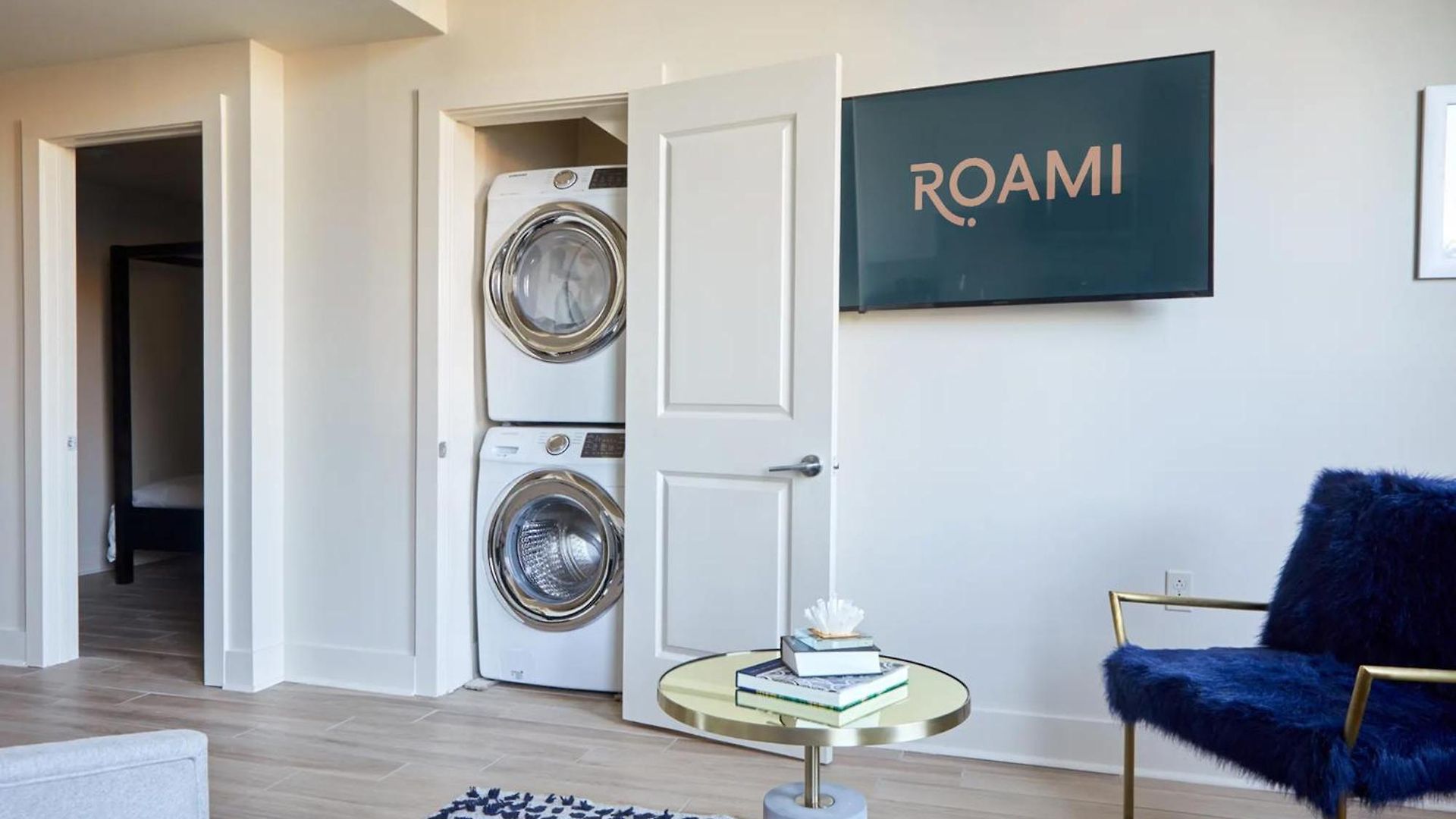 Roami At The Esplanade Apartment