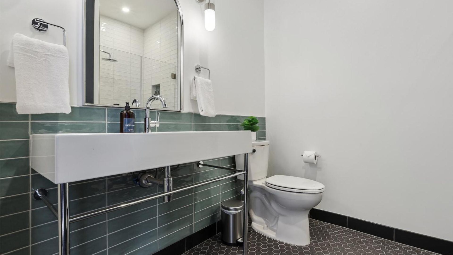 Roami At 714 Canal