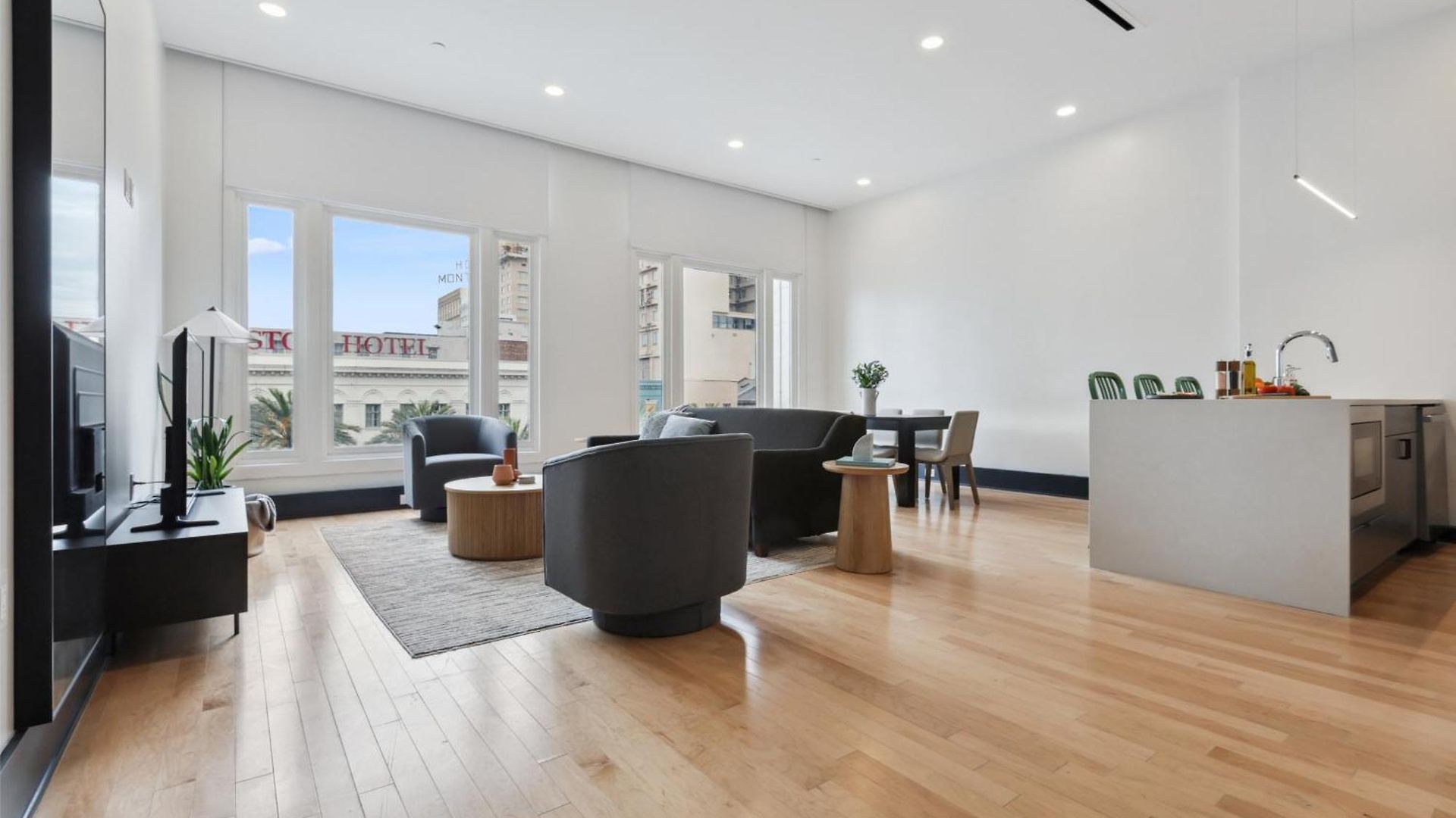 Apartment Roami At 714 Canal New Orleans