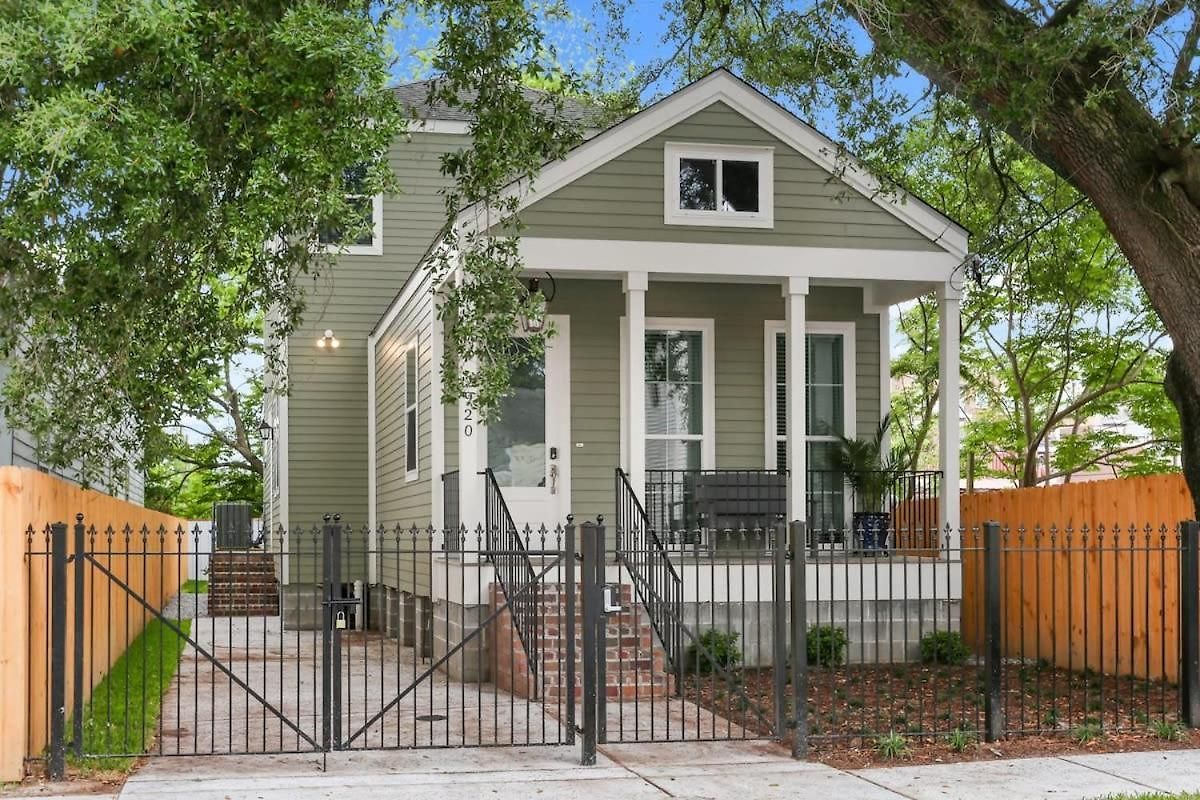 Luxury New 3bd With Parking And Private Yard Holiday home *