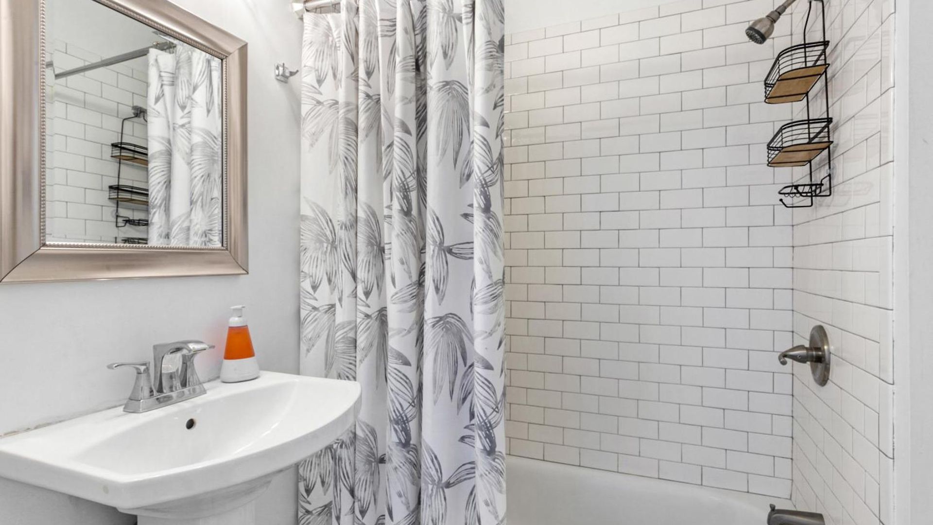Luxury 4br In Uptown Nola Apartment *