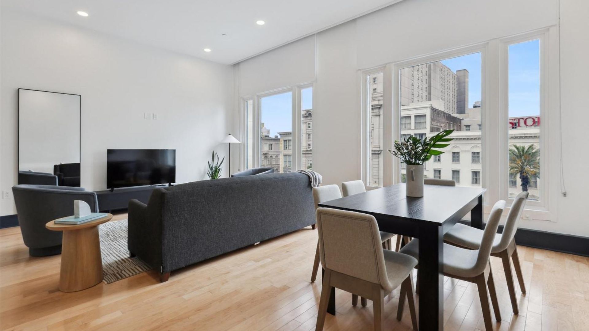 Roami At 714 Canal Apartment