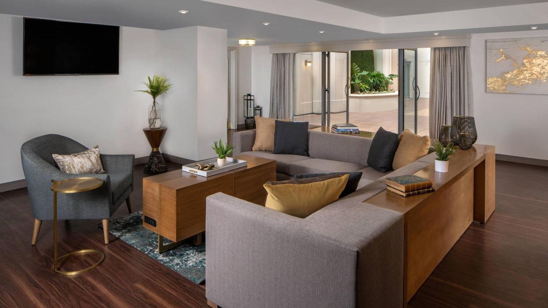 Marriott Warehouse Arts District 4*