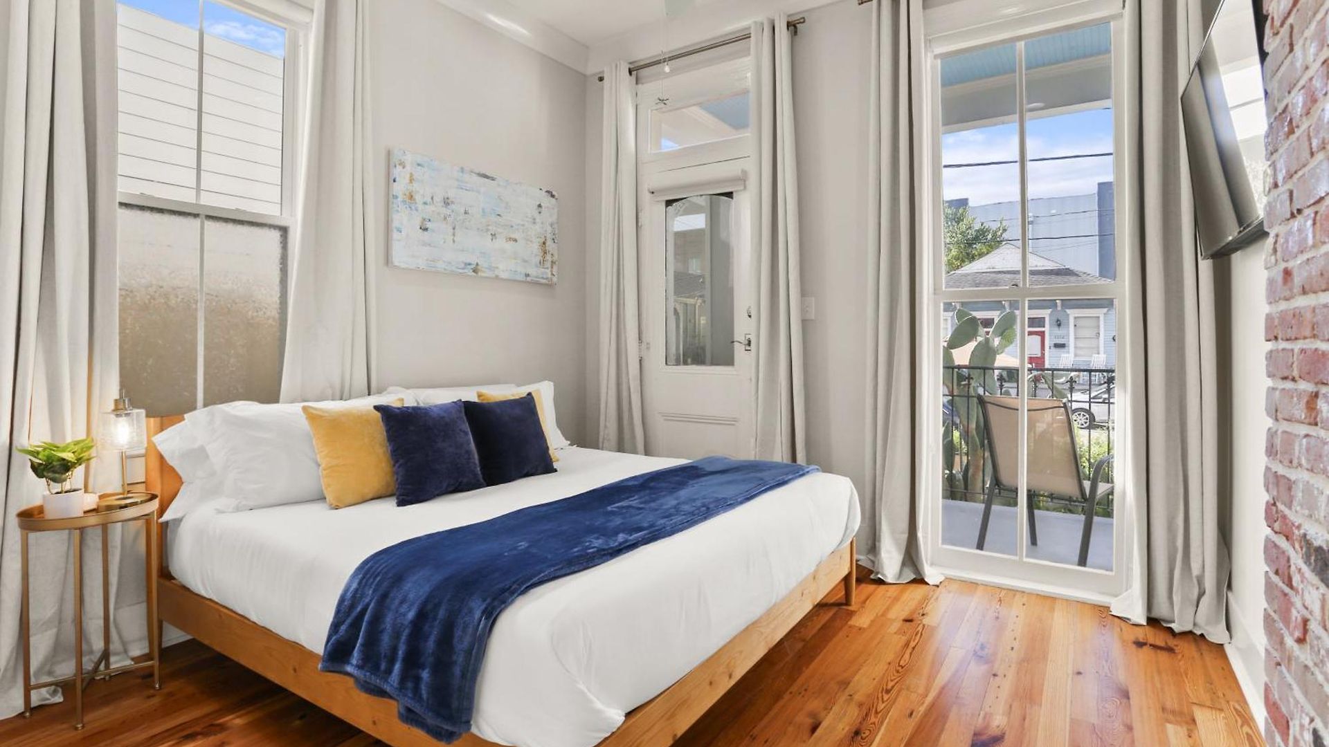 Upscale 3 Bed 2 Bath Private In Uptown New Orleans! Close To Magazine Street, Universities, & French Quarter Holiday home