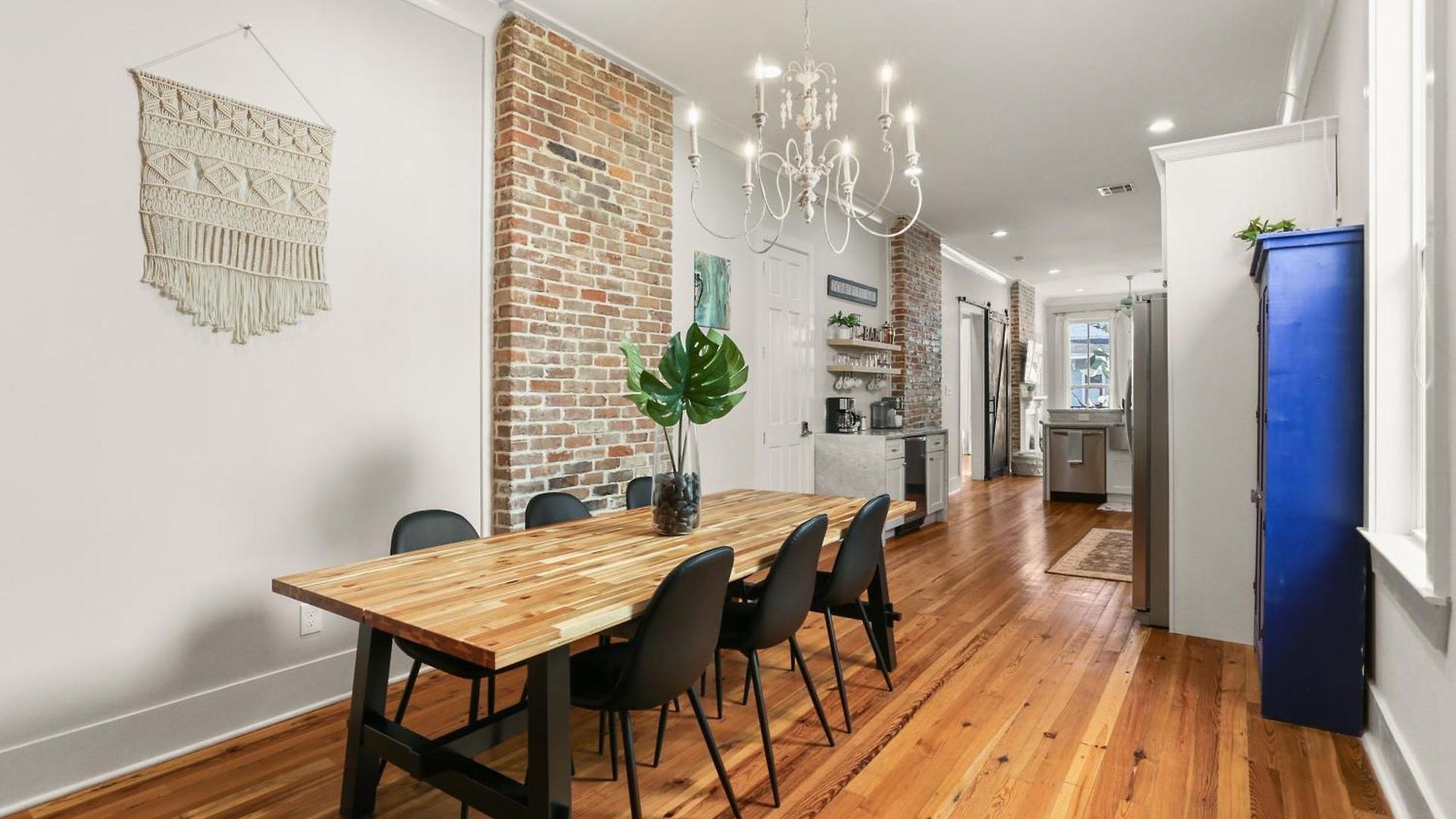Upscale 3 Bed 2 Bath Private In Uptown New Orleans! Close To Magazine Street, Universities, & French Quarter Holiday home