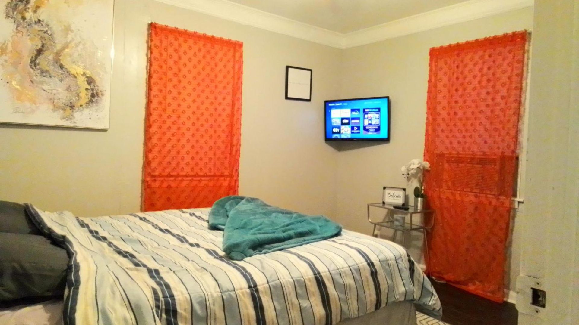 Cheeful, 2bed X 1bath Brick House Holiday home *