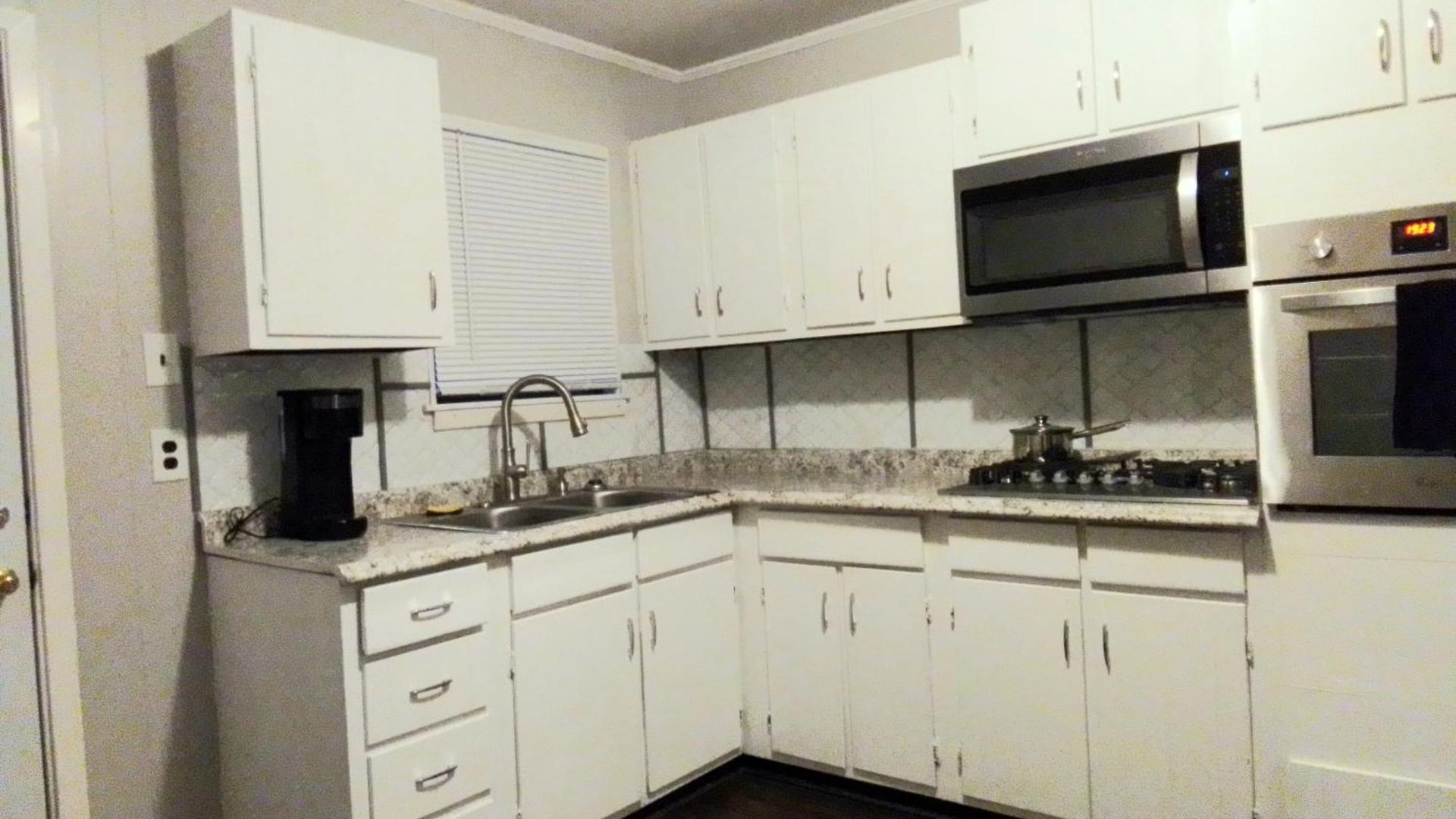 Cheeful, 2bed X 1bath Brick House *