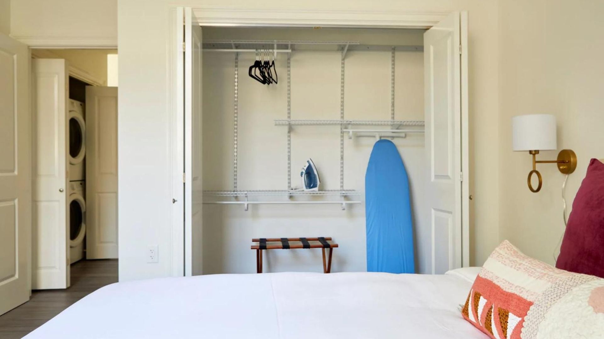 Apartment Roami At St. Charles