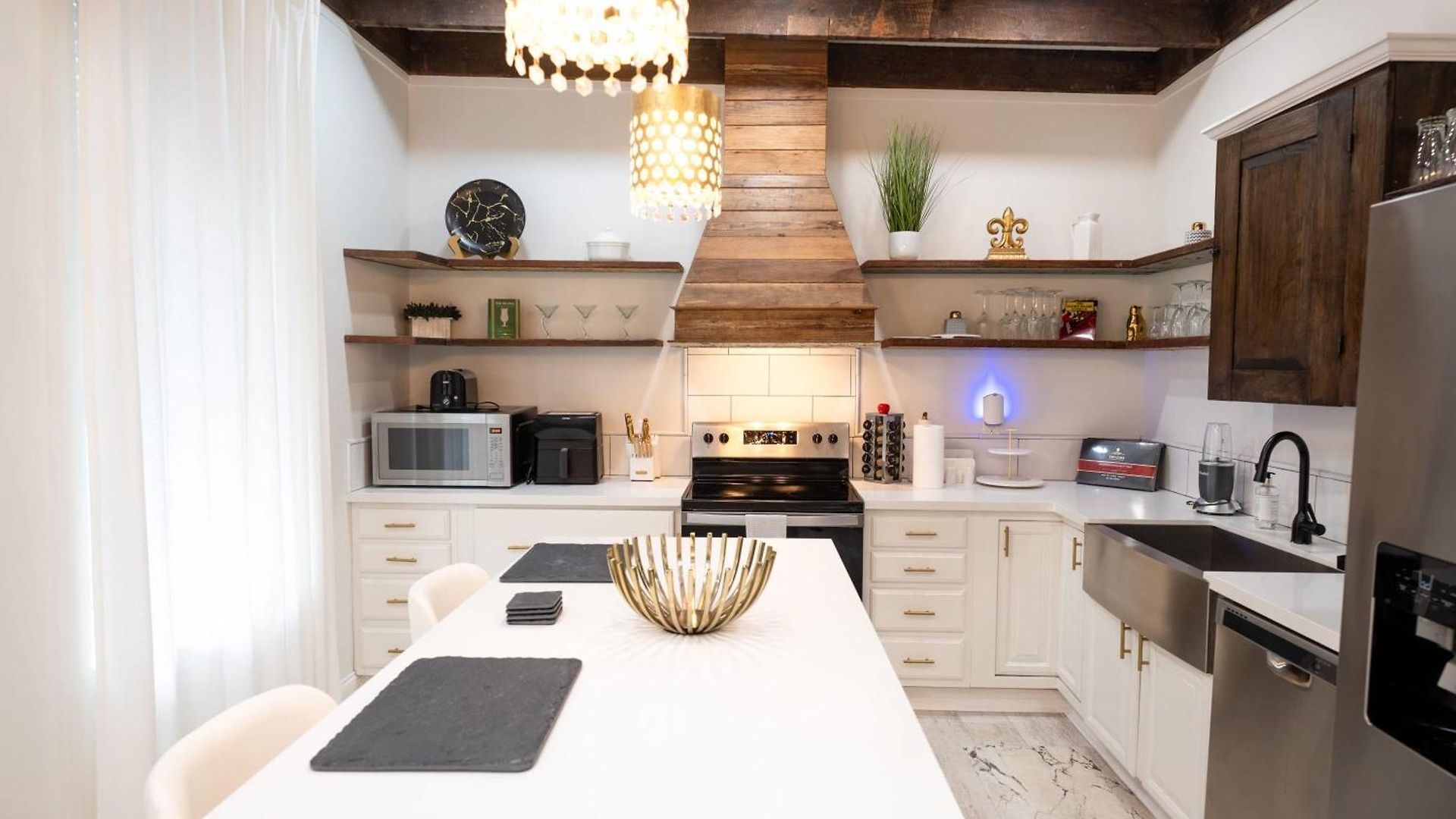 Esplanade Magic 5 Just Minutes By Uber Or Car To French Quarter And 5 Mins From Superdome Holiday home