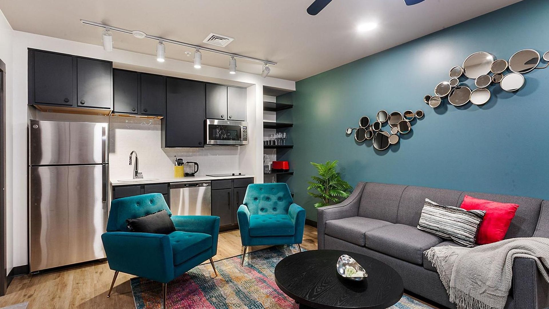 The Pelican By Hosteeva Apartment