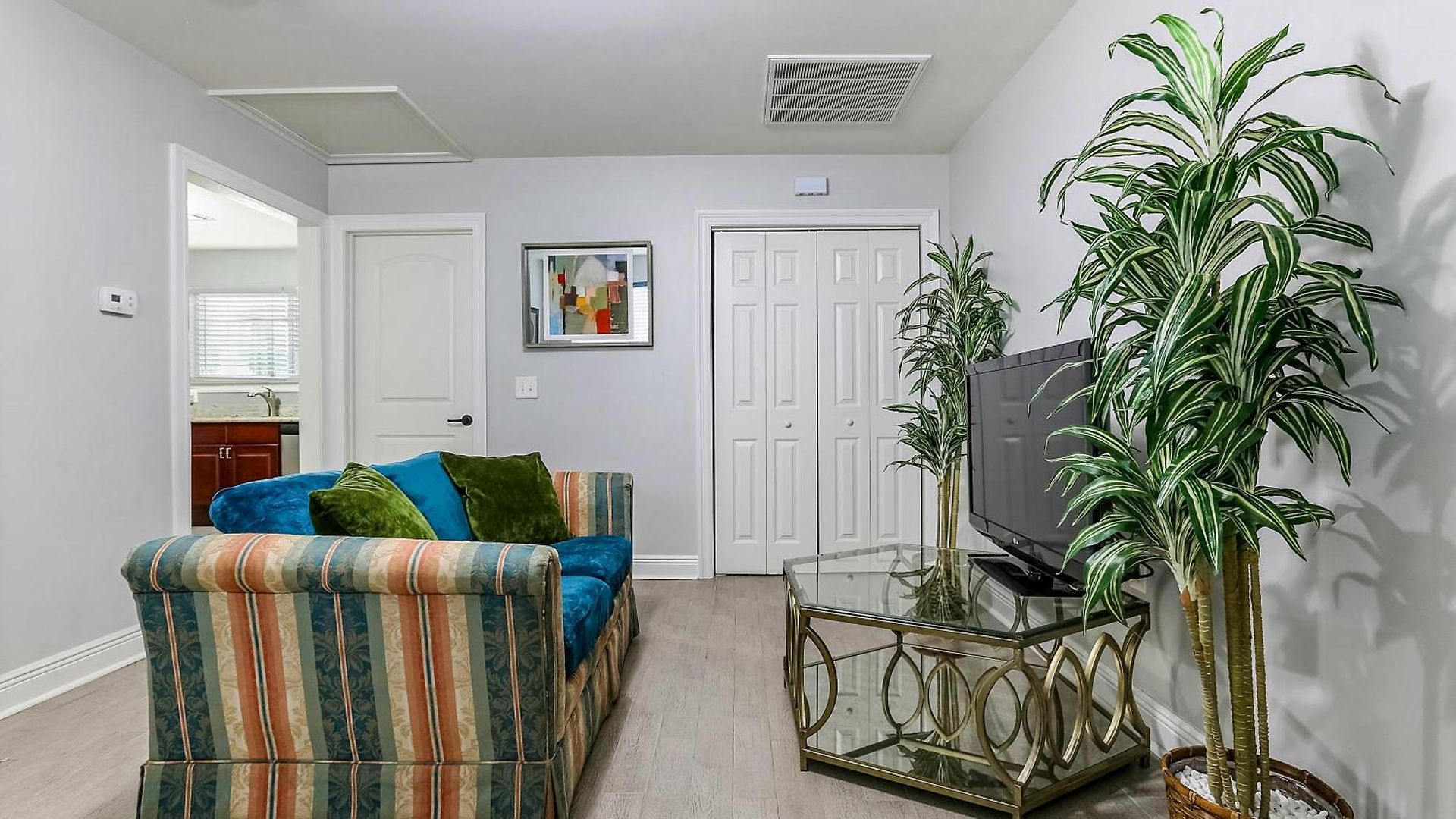 Mardi Gras Patio 2br 8mins To Canal St Apartment